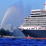 Vista exterior con Queen Elizabeth | Maritim Hotel Bellevue Kiel