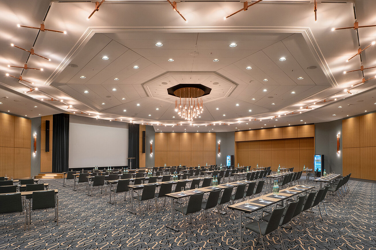 Saal Barbarossa Saal Barbarossa im Maritim Hotel Würzburg mit Reihenbestuhlung für Tagungen und Veranstaltungen