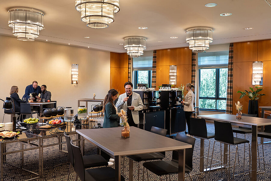Kaffeepause mit Snacks und Drinks im Tagungsbereich des Maritim Hotel Düsseldorf