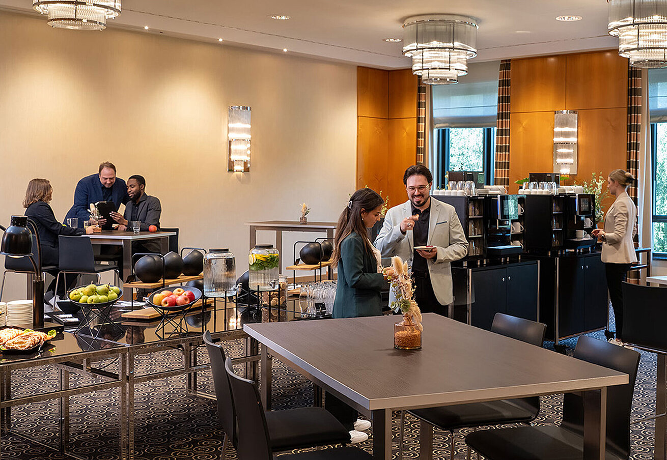 Kaffeepause mit Snacks und Drinks im Tagungsbereich des Maritim Hotel Düsseldorf
