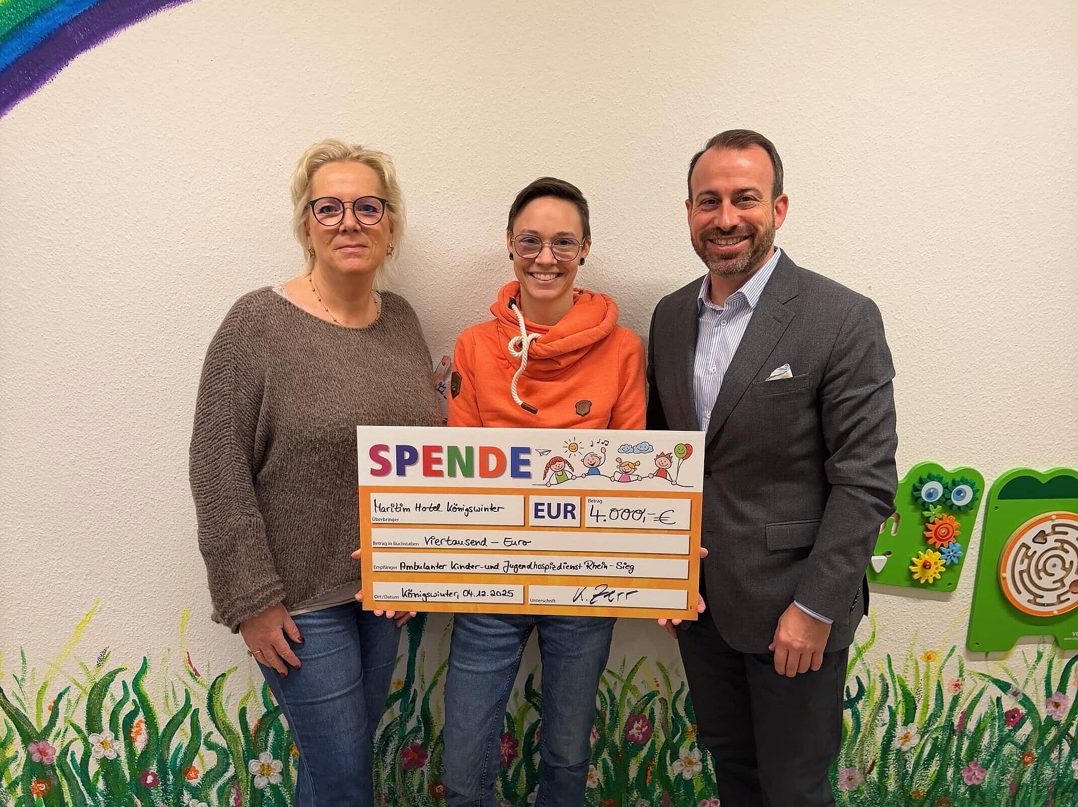ProTomorrow Scheckübergabe an das Kinder- und Jugendhospiz Rhein-Sieg