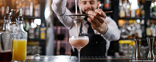 cocktailbar-berlin-mitte-aussergewoehnliche-bars-berlin