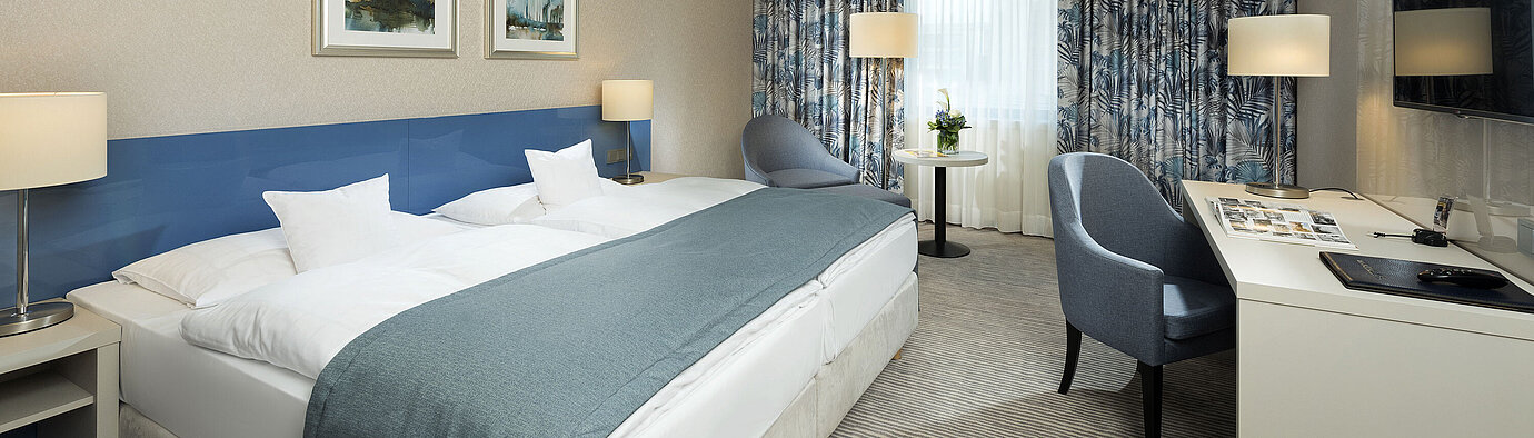 Superior Zimmer  Superior Zimmer im Maritim Hotel Bonn mit stilvollem Design, gemütlichen Betten, modernem Schreibtisch und komfortabler Sitzecke