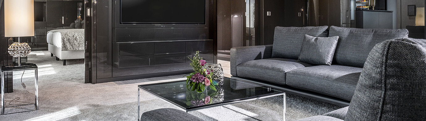 Präsidentensuite Großzügige Suite im Maritim Hotel Ingolstadt mit stilvollem Wohnbereich und luxuriöser Ausstattung.