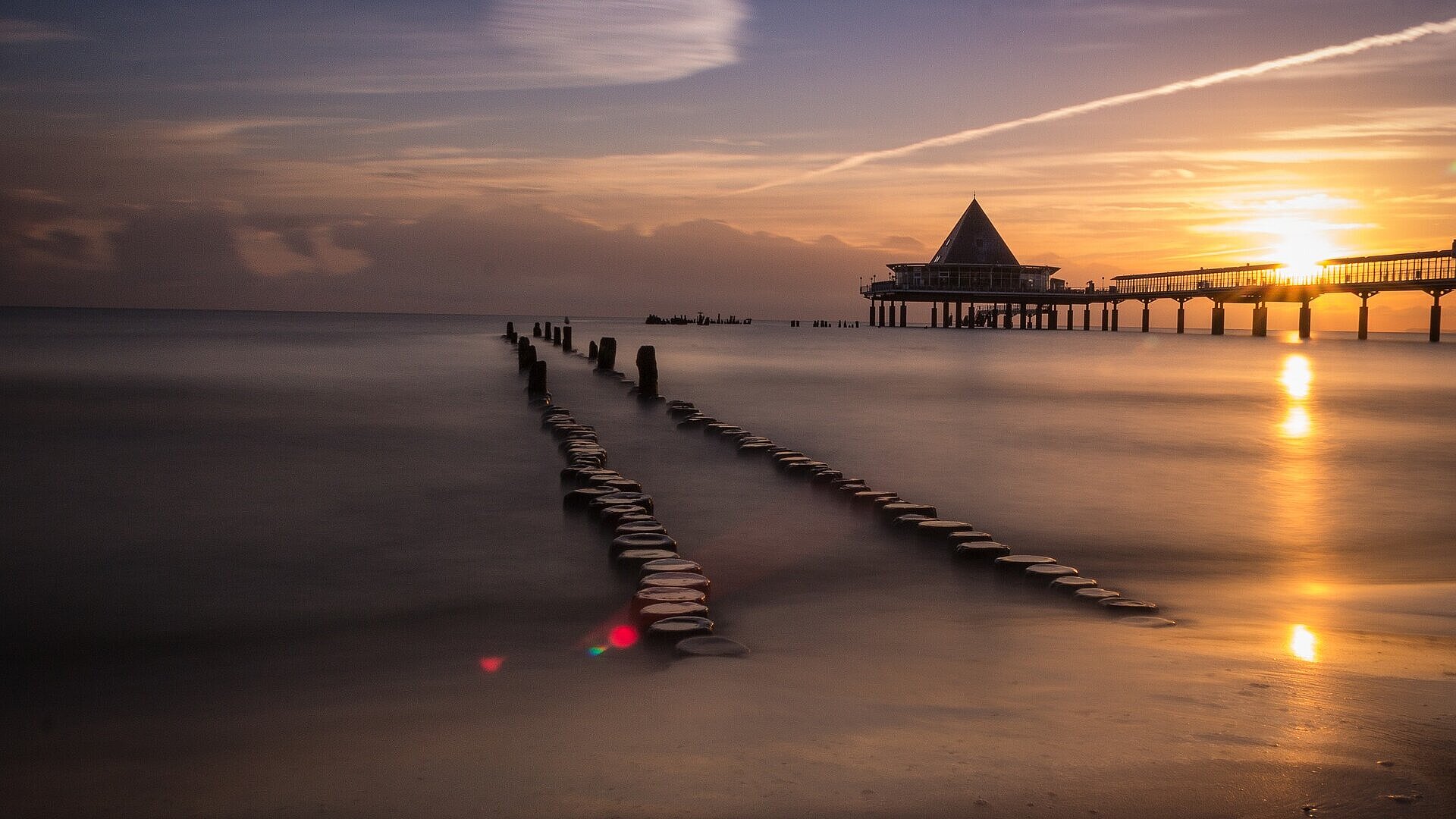 Malerischer Sonnenuntergang am Ostseestrand ostseestraende-sonnenuntergang