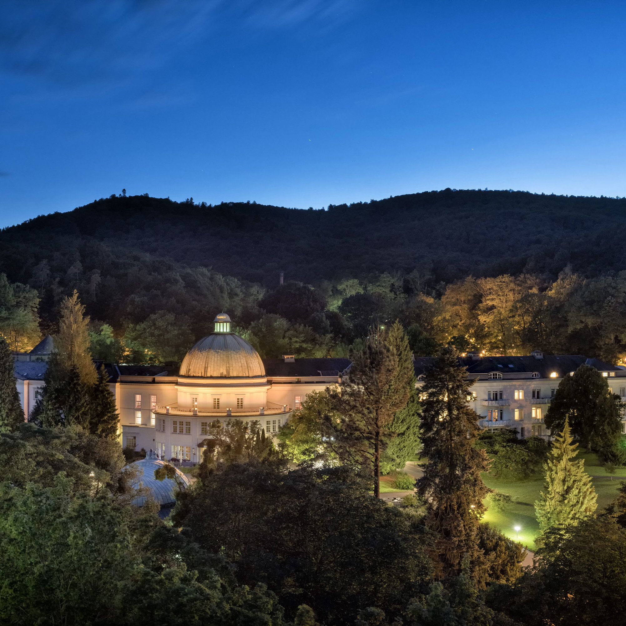 Vista exterior por la noche | Maritim Hotel Bad Wildungen