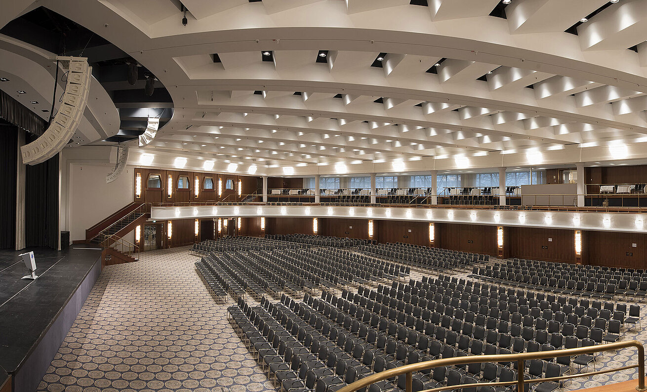 Saal Maritim Das Bild zeigt den großen Saal Maritim im Maritim Hotel Bonn, eingerichtet für Konferenzen oder große Veranstaltungen.