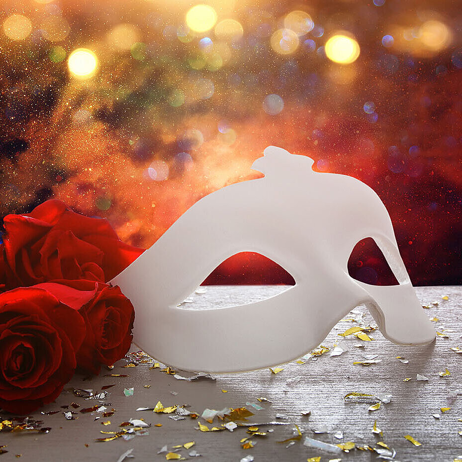 Weiße Maske und rote Rose als Motiv des Musicals Das Phantom der Oper