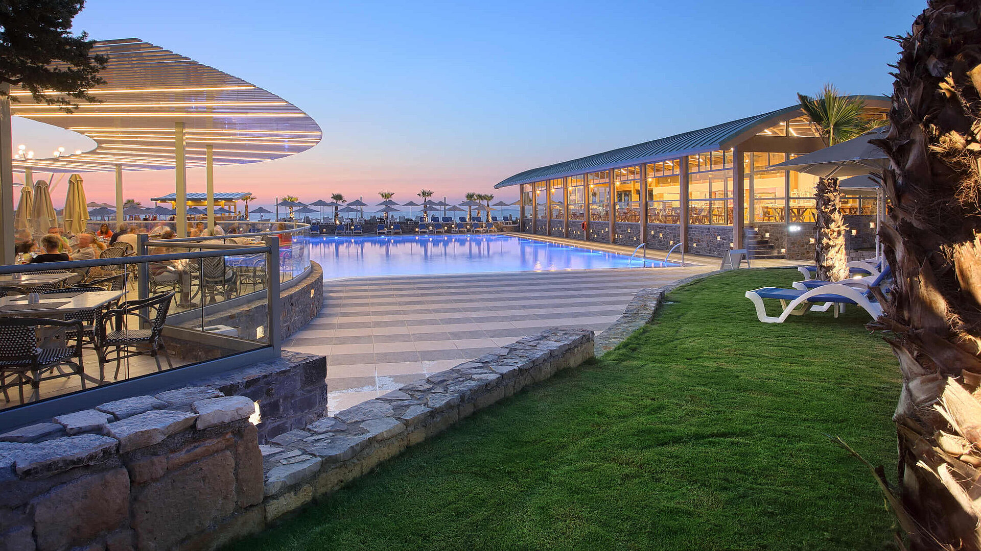 Poolbereich - Arina Beach Resort Kreta