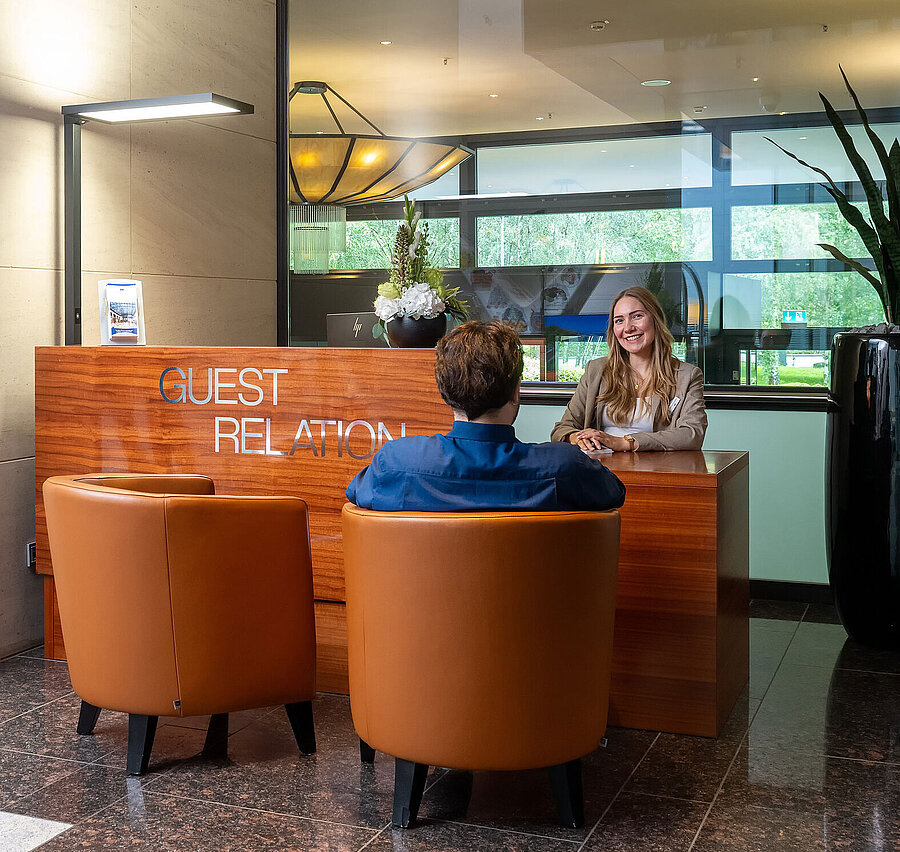 Gästeservice Freundlicher Gästeservice-Bereich im Maritim Hotel Düsseldorf mit persönlichem Service