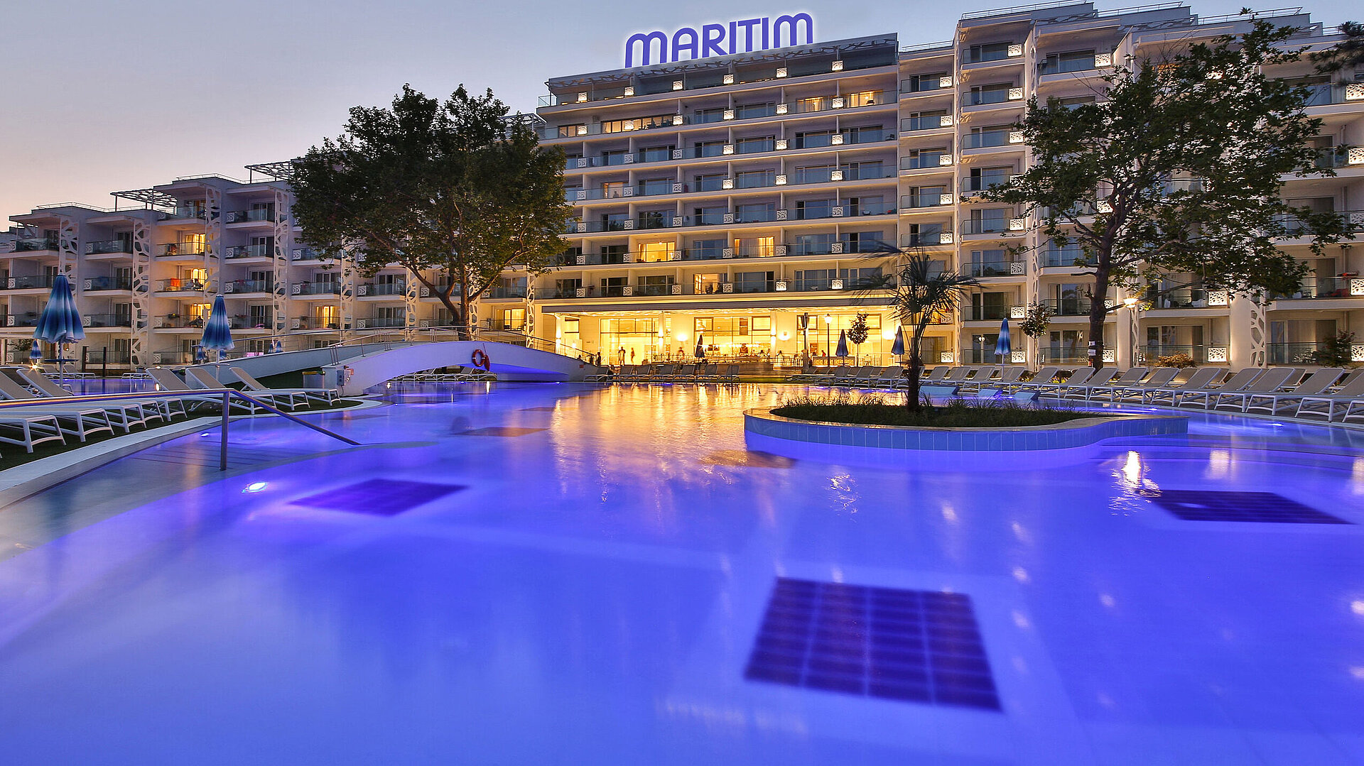 Pool mit Abenddämmerung | Maritim Hotel Paradise Blue Albena