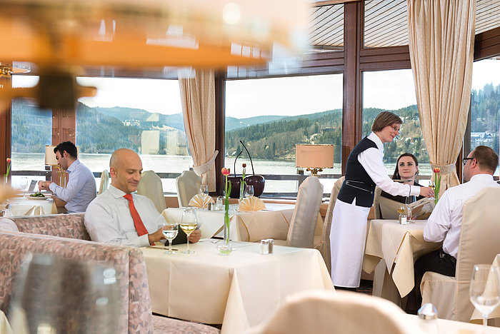 Restaurant "Vier Täler" mit Seeblick | Maritim Hotel Titisee