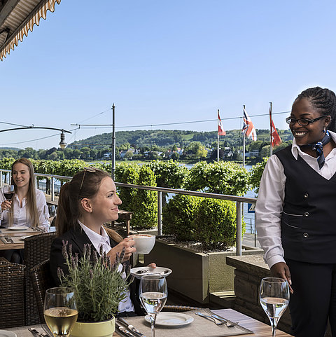 Restaurant "Rheinterrassen" mit Sommerterrasse | Maritim Hotel Königswinter