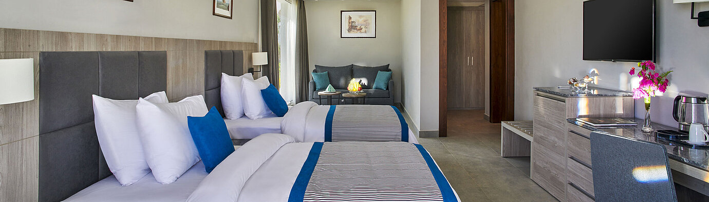 Sport Area Deluxe Zimmer Modernes Familienzimmer im Maritim Jolie Ville Resort & Casino Sharm El Sheikh mit zwei Doppelbetten