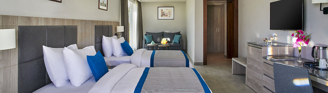 Sport Area Deluxe Zimmer Modernes Familienzimmer im Maritim Jolie Ville Resort & Casino Sharm El Sheikh mit zwei Doppelbetten