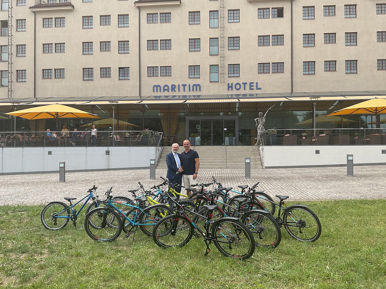 Übergabe von neuen Fahrrädern